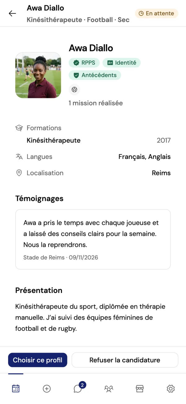 L'application Tries côté club : le profil vérifié d'une kinésithérapeute candidate (RPPS, identité, antécédents) et le bouton Choisir ce profil