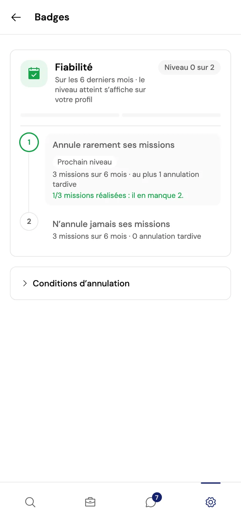 La page Badges sur téléphone : le badge Fiabilité avec ses deux niveaux, Annule rarement ses missions et N’annule jamais ses missions, puis la rubrique Conditions d’annulation à ouvrir.