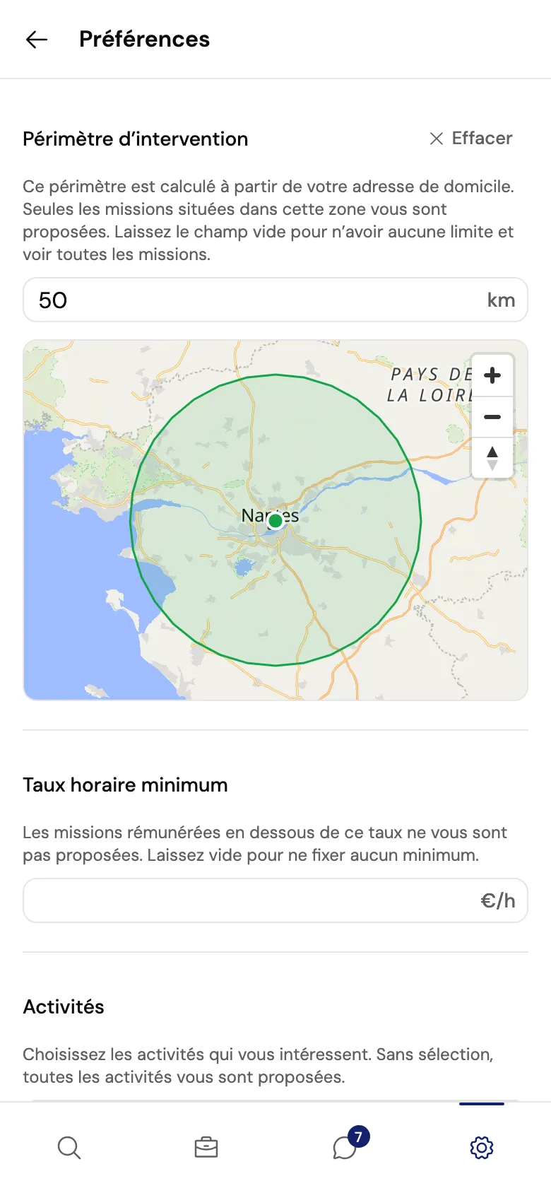 La page Préférences sur téléphone : un périmètre d’intervention de 50 km dessiné autour de Nantes, le taux horaire minimum laissé vide, puis les activités.