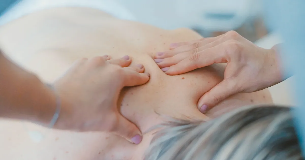 La lombalgie, une rééducation par le mouvement ! Quelle place pour le massage et la physiothérapie ?